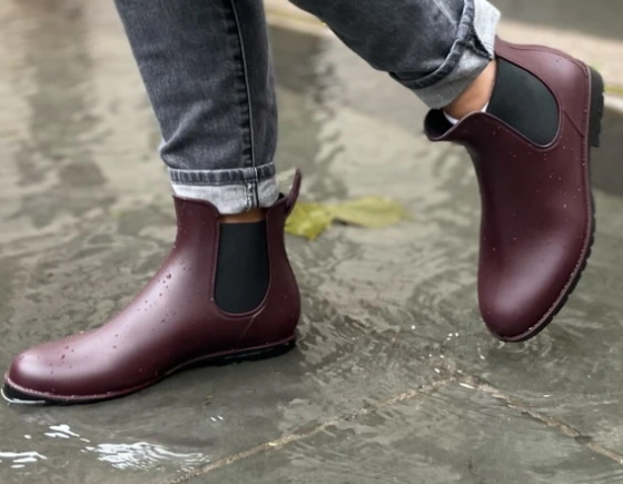 How To Wear Chelsea Rain Boots?