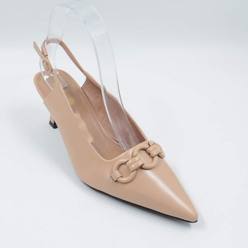 Kitten Heel Leather Pump