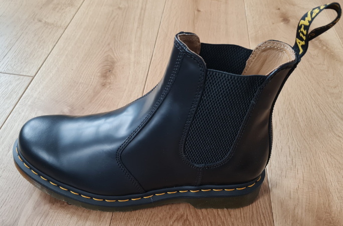 Stretch Dr Martens Chelsea Boots_3
