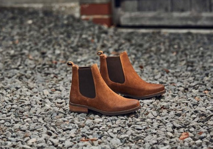 How To Wear Tan Suede Chelsea Boots?