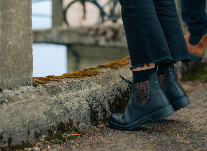 How To Wear Jeans with Chelsea Boots Women's?