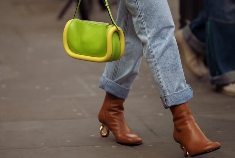 Jeans with Chelsea Boots_6