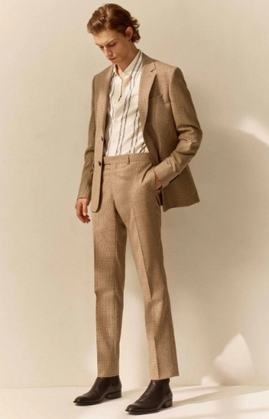 Wear Suede Chelsea Boots with A Suit_1