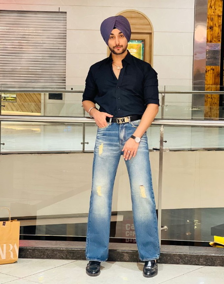 Wear Chelsea Boots with Bootcut Jeans_3