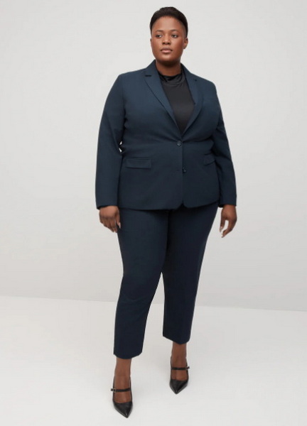 Women Wear Black Shoes with Navy Suit_2