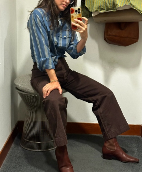 Wear Chelsea Boots with Wide Leg Pants_3