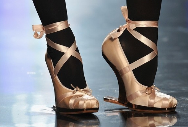 Do Dominant Women Wear Ballet Heel Shoes?