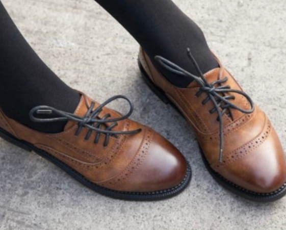 Women Wearing Men's Trainers UK
