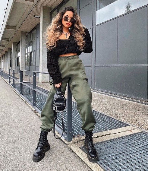 Light Colors Women Pants with Black Shoes_2