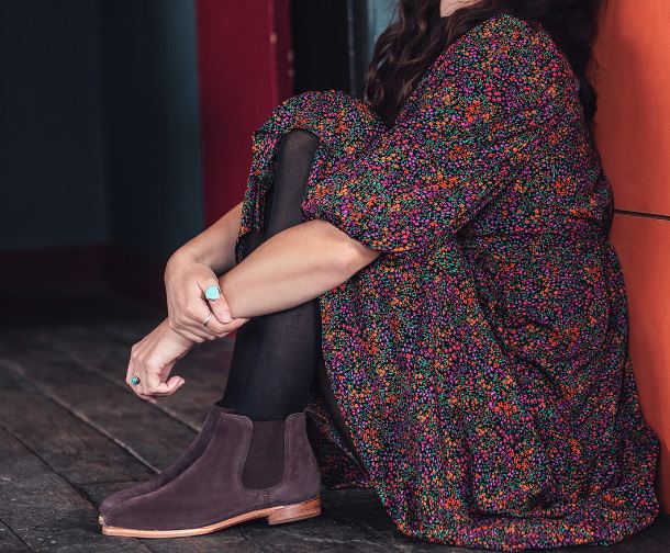 How To Wear Dark Brown Chelsea Boots?