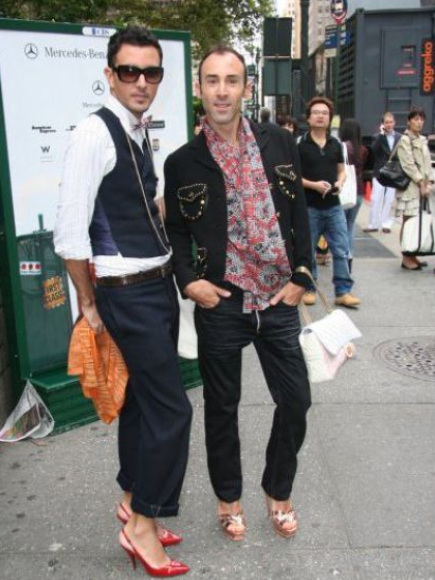 Guys Wear Women Shoes_1