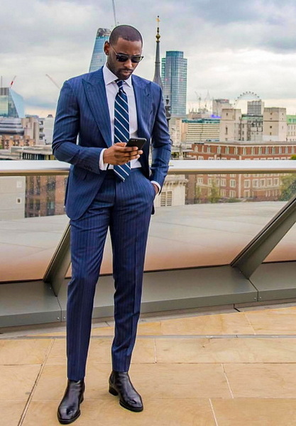 Wear Suede Chelsea Boots with A Suit_2