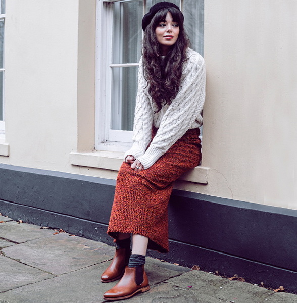 Wear Chelsea Boots with A Dress_2