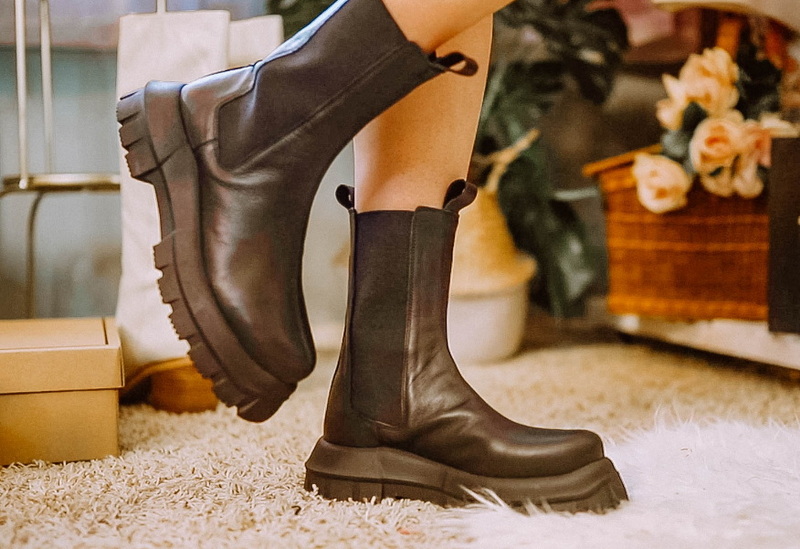How Do Bottega Veneta Chelsea Boots Fit?