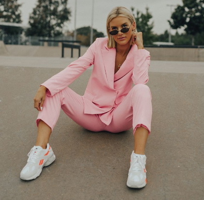 What Shoes To Wear with Pink Suit Women?