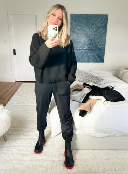 Wear Joggers with Chelsea Boots_1