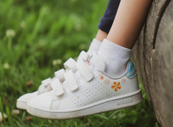 Can Women Wear Youth Size Shoes?