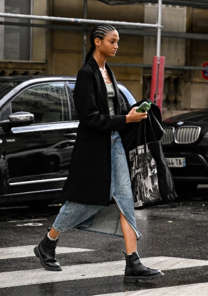 Wear Chelsea Boots with A Dress_3