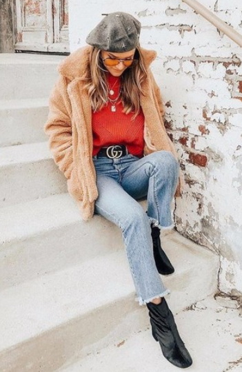Light Colors Women Pants with Black Shoes_3