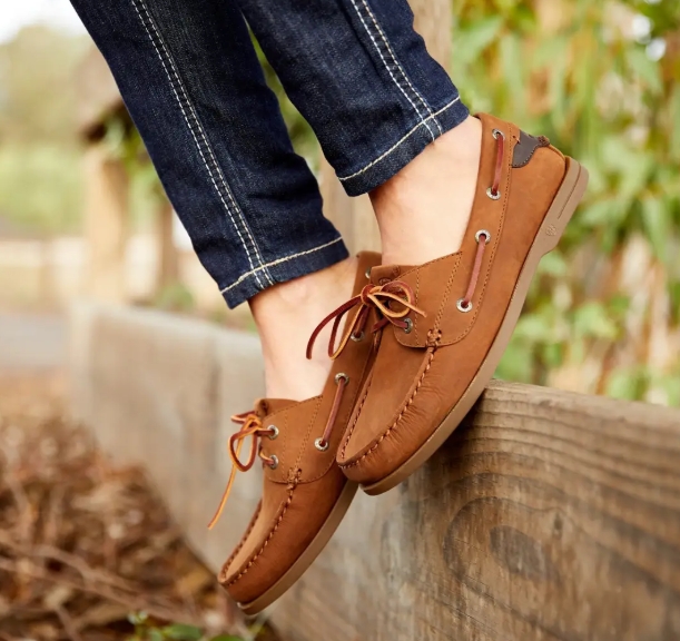 Do Women Wear Boat Shoes with Jeans?