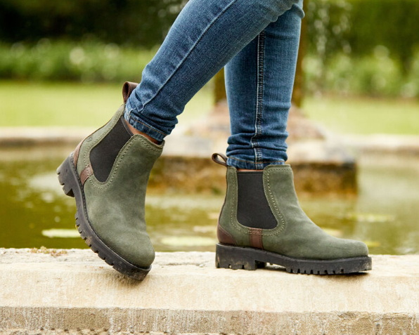 What Trousers To Wear with Chelsea Boots?