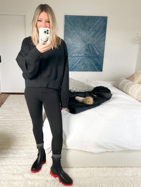 Wear Chelsea Boots with A Hoodie_2