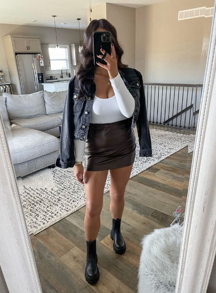 Wear Chelsea Boots with A Skirt_2
