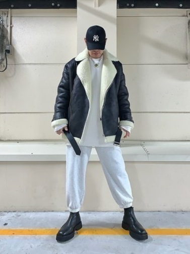 Wear Joggers with Chelsea Boots_3