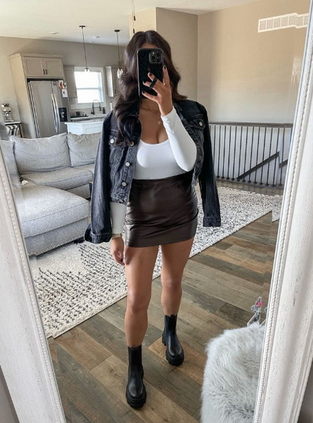Wear Chelsea Boots with A Skirt_2