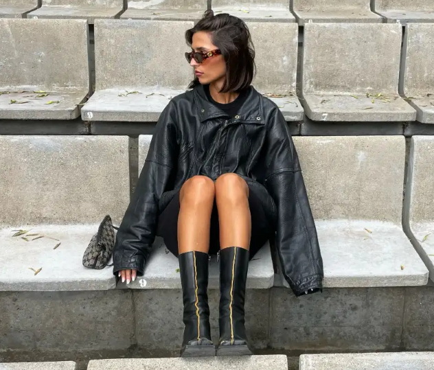 Black Leather Chelsea Boots_3