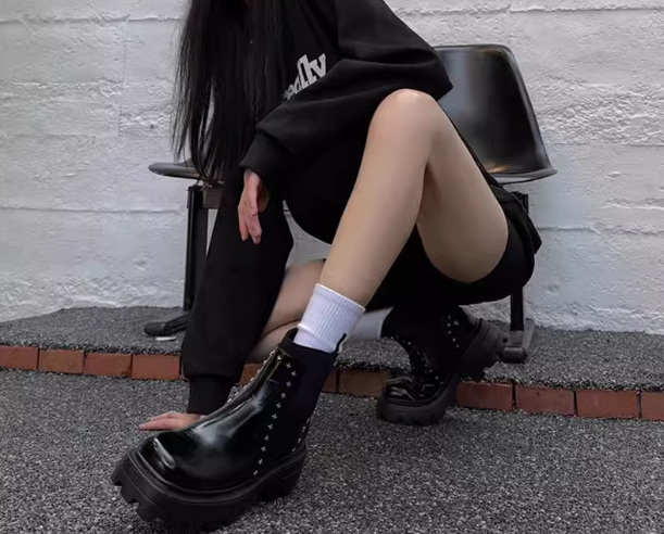 Can We Wear Chelsea Boots in Summer?